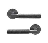 Infinity Decor Paire de poignées de porte à levier martelé sur rosace en différentes finitions 130 mm Idéal pour portes intérieures et extérieures Noir mat