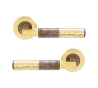 Infinity Decor Paire de poignées de porte à levier martelé sur rosace en différentes finitions 130 mm Idéal pour portes intérieures et extérieures Laiton vieilli