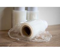 Inoverse Lot de 12 rouleaux de film étirable à la main - Transparent - 100 mm x 150 m (21 µm) - Indéchirable et autocollant - Mini rouleaux de film d'emballage