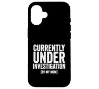 Inscription Humoristique « Currently Under Investigation by My Mom » Coque pour iPhone 16