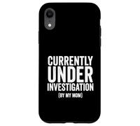 Inscription Humoristique « Currently Under Investigation by My Mom » Coque pour iPhone XR