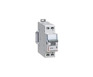 Interrupteur-inverseur modulaire va-et-vient à point milieu 250V~ - 1 module