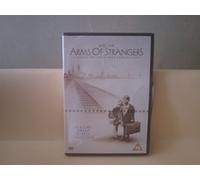 Into The Arms of Strangers [Import anglais]