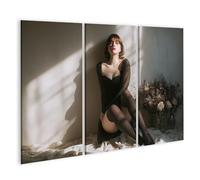 islandburner Impression sur toile Femme à l'ombre avec bouquet de fleurs dans une robe noire - Vue détendue - Toile 130 x 80 cm - 3 pièces