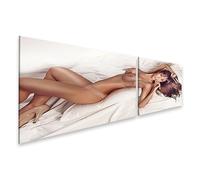 islandburner Impression sur toile sexy Brunette Femme Slim Posing Bed Looking Camera Lady Wearing Sensual - Toile 160 x 40 cm - 2 pièces