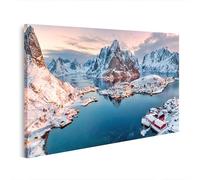 islandburner Impression sur toile Village d'hiver dans le fjord au coucher du soleil avec montagnes enneigées - Toile 100 x 57 cm