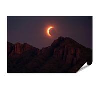 islandburner Poster de qualité supérieure - Éclipse solaire partielle sur les sommets de montagne dans le ciel du soir - Grand format