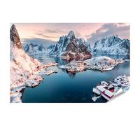 islandburner Poster Village d'hiver dans le fjord au coucher du soleil avec des montagnes enneigées, 130 x 90 cm