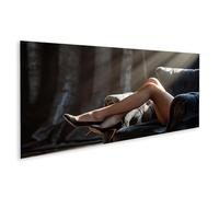 islandburner Tableau sur toile élégant avec jambes dans des bas noirs sur fauteuil en velours - Panorama