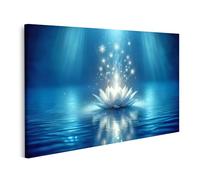 islandburner Tableau sur toile - Fleur de lotus lumineuse sur une eau calme - Une touche de magie au clair de lune - Tableau mural poster