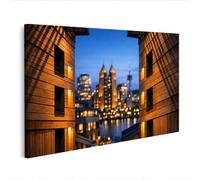 islandburner Tableau sur toile Image de nuit urbaine entre bâtiments modernes - Edition H1