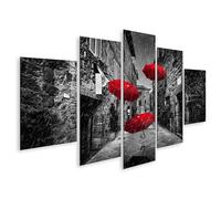 islandburner Tableau sur toile Parapluies rouges dans une ancienne ruelle pavée sous la pluie Images murales Poster