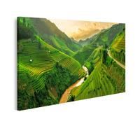 islandburner Tableau sur toile - Rizières vertes dans la vallée au lever du soleil et paysage paisible