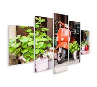islandburner Tableau sur toile Rouleau rouge entre pots de fleurs et arrosoir Images murales Poster