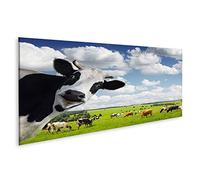 islandburner Tableau sur toile Vache drôle regardant la caméra avec une prairie rurale verte en arrière-plan Cadre Affiche Poster Murale Tableaux
