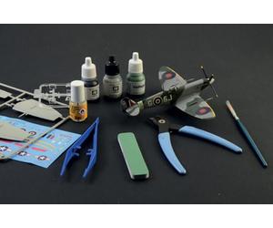 Italeri 72007 Complete Set For Modeling: Spitfire Mk.IX, échelle 1:72, Plastic Model Kit/Modèle en plastique à monter avec tous les accessoires