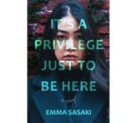 Its a Privilege Just to Be Here by Emma Sasaki Emma Sasaki (Auteur)