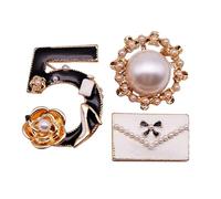 IvoryHaid Lot de 3 broches et épingles élégantes en perles pour femme, ensemble de broches vintage avec chiffre 5, nœud, fleur et sac à main, bijoux tendance pour manteau, robe, écharpe et sac