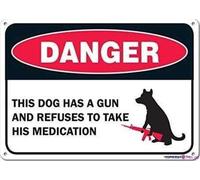 Jackgold Honey Panneau d'avertissement en métal avec inscription « The Dog Has A Gun And Refuses To Take His Medication Garage Home Yard » - Décoration de ferme - 20,3 x 30,5 cm