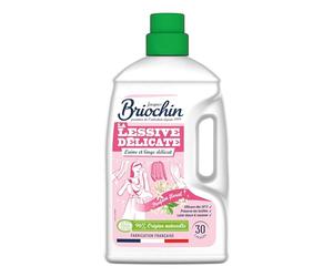 JACQUES BRIOCHIN - Lessive Spéciale Linge Délicat - Parfum Floral - Formule Douce au Savon de Marseille - 30 Lavages - 96% Origine Naturelle - Fabriquée en France - 1,35 L