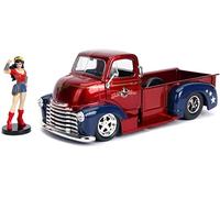 Jada Modèle réduit 1:24 Chevy COE Pickup 1952 DC Comics avec figurine Wonder Woman, multicolore