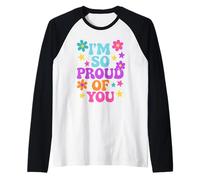 Je suis si fière de toi, jolis enfants d'école rétro positifs qui fêtent leur anniversaire Manche Raglan