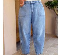 Jeans décontractés amples et fuselés de style rétro bleu clair pour femmes grandes tailles. Parfaits pour l'automne et l'hiver. Ces jeans d'hiver ont un look vintage et chic, convenant pour le port qu
