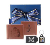 Jeweidea Portefeuille en Cuir avec Nom Alphabet Gravé pour Homme Portefeuille à Deux Volets avec Lettre Personnalisée avec Porte-Cartes RFID pour Mari, Père, Petit Ami pour Anniversaire de Noël