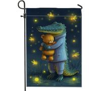 Joli drapeau de jardin en forme d'alligator tenant un ours, bannière de décoration nocturne bleue, drapeau de cour double face en toile de jute pour chambre d'enfant, décoration de pelouse extérieure