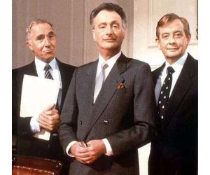 JONATHAN LYNN AND ANTHONY JAY - YES MINISTER VOLUME 1. OPEN GOVERNMENT/BIG BROTHER TALKING AUDIO CD BOOK