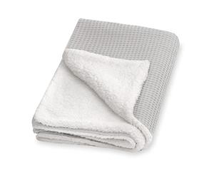 Julius Zöllner Couverture d'hiver en piqué gaufrée et tissu peluche douillet - Dimensions : 70 x 100 cm - Fabriquée en Allemagne - Piqué gaufré 100% coton - Certifié Oeko-Tex Standard 100 - Gris