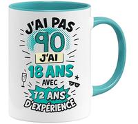Jungle Mug | Mug 90 Ans Anniversaire Humour | Cadeau Original Femme Homme 90e Année | Tasse Drôle J’ai Pas 90 Ans - J’ai 18 Avec 72 Ans d’Expérience | Céramique, Blanc/Bleu, 330 ml