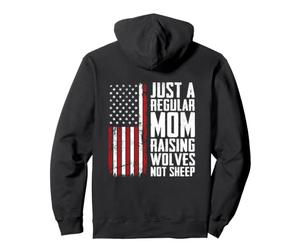 Just A Regular Mom Raising Wolves Not Sheep - USA (à l'arrière) Sweat à Capuche