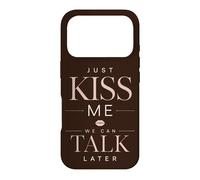 Just Kiss Me We Can Talk Later Citation Humoristique Romance Coque pour iPhone 17 Pro