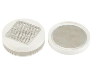 KAI Select Râpe de Cuisine Fine/très Fine en Acier Inoxydable - 2 râpes pour Gingembre (Fine) et Wasabi (très Fine), avec récipient collecteur - Dimensions 10 x 4,4 cm