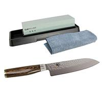 Kai Shun Premier Tim Mälzer Coffret cadeau | TDM-1702 Couteau Santoku japonais lame 18 cm | + Pierre à aiguiser Kai AP-0305 + chiffon de polissage premium