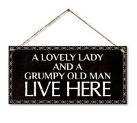 kaishihui Panneau de décoration d'intérieur avec inscription « A Lovely Lady and A Grumpy Old Man Live Here » (12,7 x 25,4 cm)