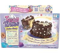 KALANKA-Tasty Tinies - Gâteau Vanille - Kit Pâtisserie Créatif pour Enfants dès 6 Ans - Kit Cuisine avec 2 Préparations pour Gâteaux + Glaçage Chocolat + Déco Arc en Ciel + Accessoires - Cuisson Micr