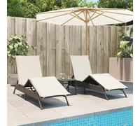 Kaloriko Lot de 2 chaises longues avec table d'appoint, marron, polyrotin, acier revêtu par pulvérisation, réglables, avec coussins amovibles, pour jardin, terrasse, piscine, repos relaxant en plein