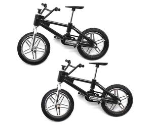 KEEDA Lot de 2 mini vélos Décoration Accessoires Modèle Jouet pour 1/10 RC Crawler Voiture SCX10 Traxxas TRX4 CC01 D90 D110 (Noir)