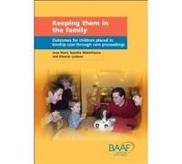 Keeping Them in the Family Eleanor Lutman, Joan Hunt, Suzette Waterhouse (Auteur)