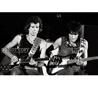 Keith Richards and Ronnie Wood Photographie en bois 28 x 43 cm - Superbe portrait de concert en direct de 1982 - The Rolling Stones - Italie - Photo rare - Affiche d'art