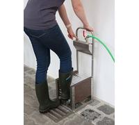 Kerbl 296900 Nettoyant pour bottes avec brosses en acier inoxydable | Nettoyant robuste pour chaussures et bottes, pour écurie, cour et atelier, appareil de nettoyage sur pied