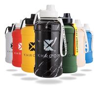 Khroom Gourde de sport 1,3L & 2,2L - Bouteille en acier inoxydable - Pour boissons gazeuses, étanche, lavable au lave-vaisselle, simple paroi, sans BPA | Bouteille Métallique | 2-Litres XXL Marbre