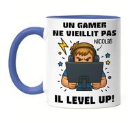 Kiddle-Design Mug de Gamer Personnalisée, Cadeau d'Anniversaire pour Joueurs, Gamers, Nerds, Mug pour Joueur Gamer pour Hommes, UN Gamer ne vieillit PAS il levele, Mug Bleu