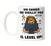 Kiddle-Design Tasse de Gamer Personnalisée, Cadeau d'Anniversaire pour Joueurs Gamers Nerds, Tasse de Gamer pour Hommes, UN Gamer ne vieillit PAS il levele, Tasse Blanche