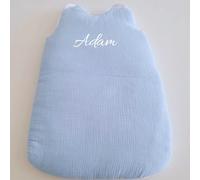 Kids and Crea Gigoteuse Bébé en Gaze de Coton, 0-6 Mois Personnalisable brodée prénom Coloris Bleu Ciel (Bleu)