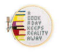 Kikkerland Artisanat Books Mini Cross Stitch Embroidery