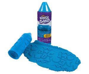 Kinetic Sand, Crayon Stamp N' Roll avec 85 g de sable de jeu bleu, jouets pour tout-petits, jouets créatifs pour filles et garçons à partir de 3 ans