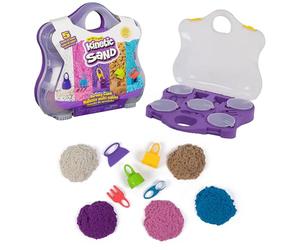Kinetic Sand, Étui de variété avec sable de jeu de plage, néon et scintillant (0,9 kg) et 5 outils, rangement réutilisable, jouets sensoriels pour enfants à partir de 3 ans